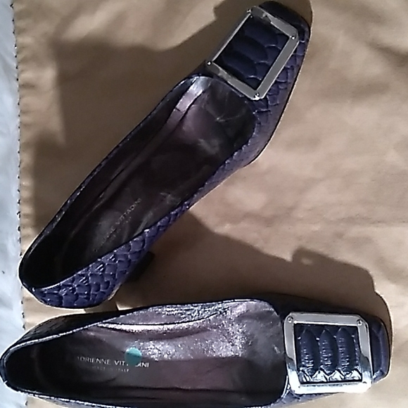 ADRIENNE VITTADINI PUMPS NAVY SILVER HARDWARE  LEATHER - Picture 6 of 6